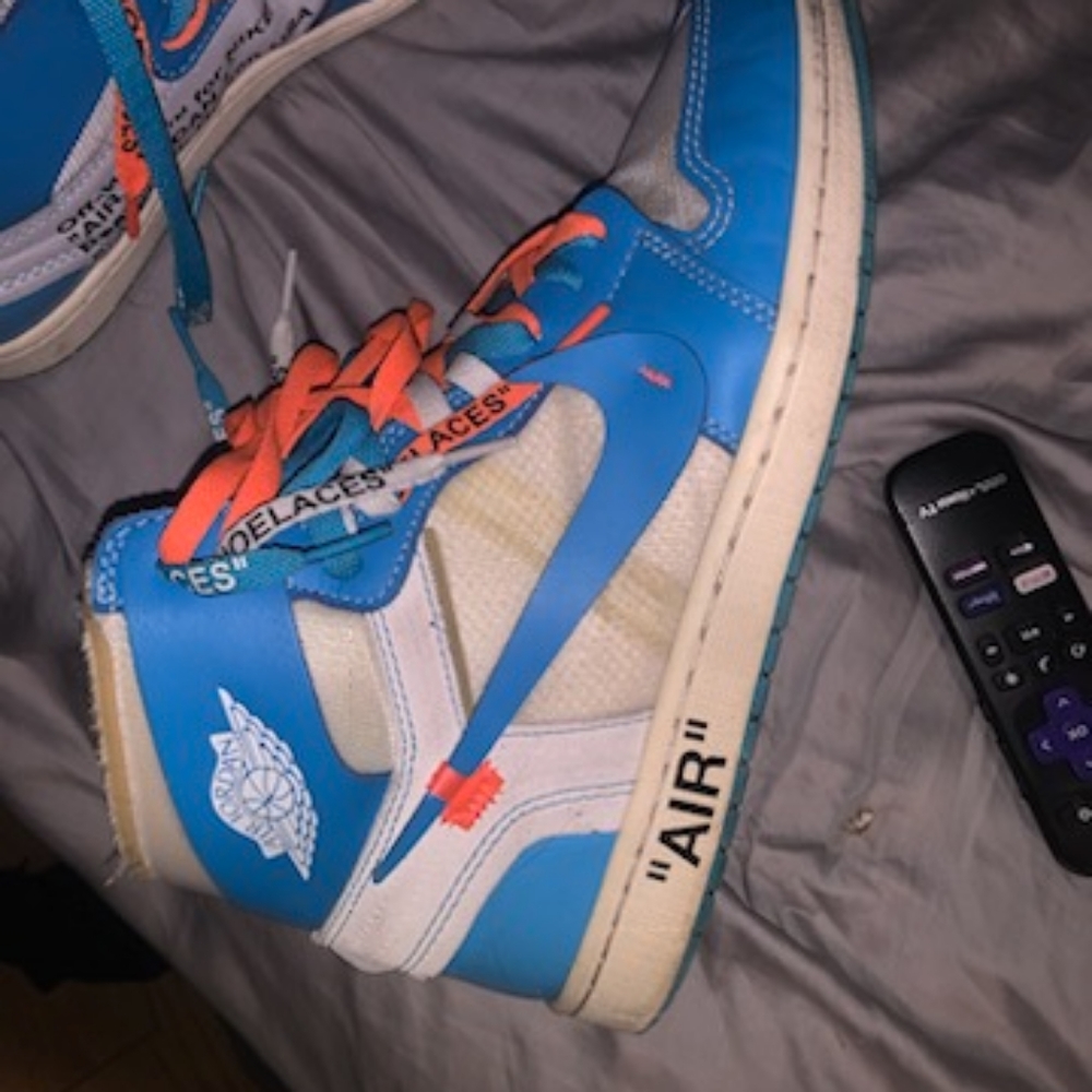 Off white Jordan unc 1